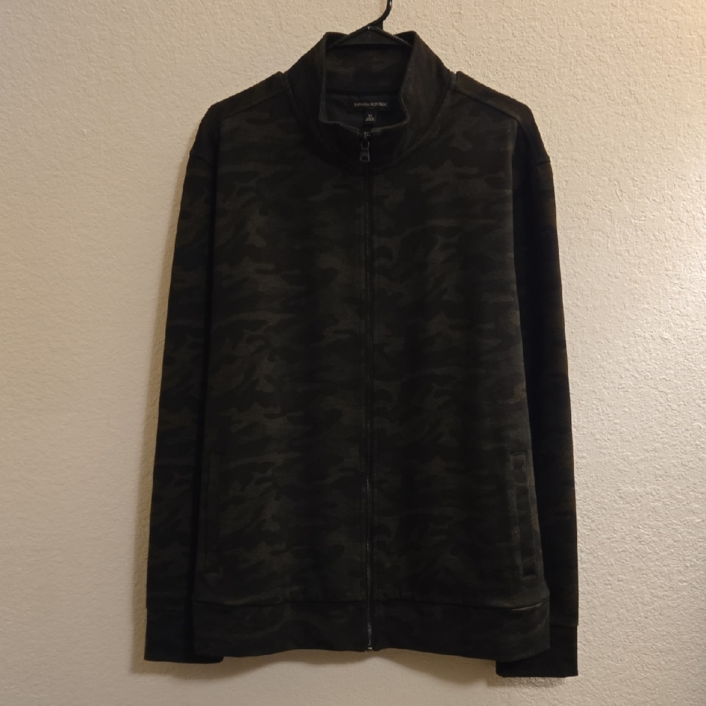 Banana Republic Dark Camo Zip-Up Sweatshirt - XL